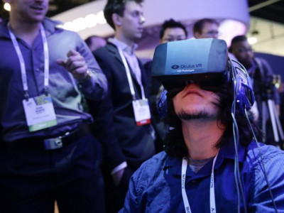 oculus to start taking virtual reality headset orders