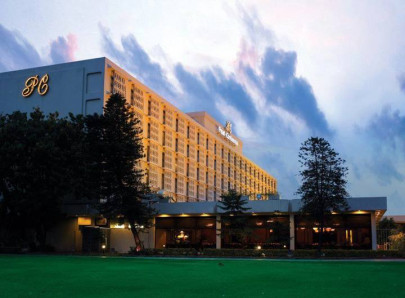 fire breaks out at pearl continental hotel in rawalpindi