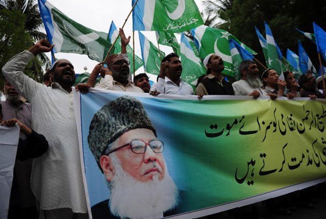 pakistani supporters of jamaat e islami stage a protest against the death sentence of bangladeshi motiur rahman nizami head of the party in karachi in october 2014 photo afp