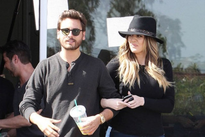 khloe kardashian slams scott disick on twitter