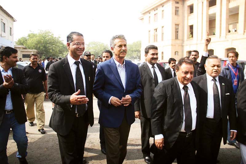 mqm leader wasim akhtar walks into court to apply for pre arrest bail the court granted him bail in two cases of sedition and terrorism against a surety of rs100 000 photo online