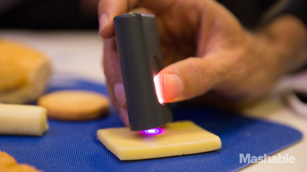 the gadget tells you the nutritional value of your meal by scanning its chemical makeup photo mashable