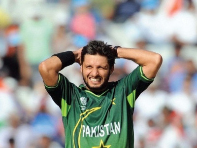 afridi defends himself after media row