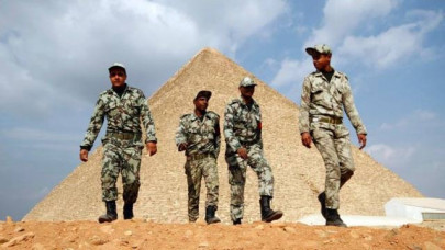 gunmen open fire on tourist bus at cairo hotel no casualties security sources