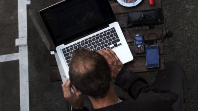 journalist caught watching porn in media box during melbourne test