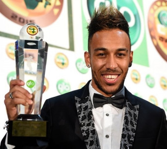 aubameyang ends toure s supremacy wins african player of year award aubameyang ends toure s supremacy wins african player of year award