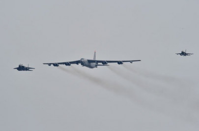us bomber flies over s korea as show of force against north us bomber flies over s korea as show of force against north
