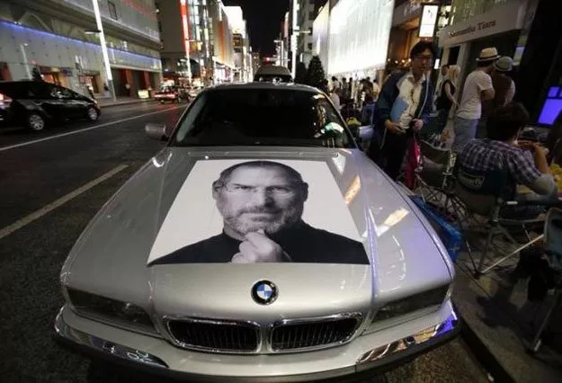 a portrait of apple 039 s co founder steve jobs is seen on a bmw car in tokyo 039 s ginza shopping district photo reuters a portrait of apple 039 s co founder steve jobs is seen on a bmw car in tokyo 039 s ginza shopping district photo reuters