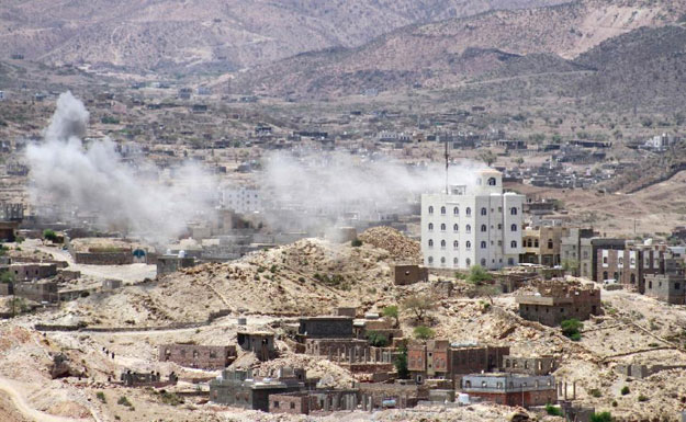 smoke billows as supporters of exiled yemeni president abedrabbo mansour hadi clash with shia huthi rebels on the outskirts of the taez province on may 3 2015 photo afp