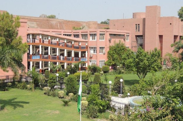 lady reading hospital photo www lrh gov pk