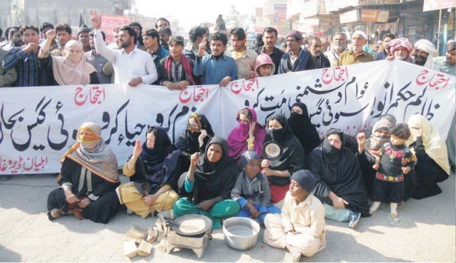 scores of protesters demanded an end to unscheduled gas load shedding photo express scores of protesters demanded an end to unscheduled gas load shedding photo express
