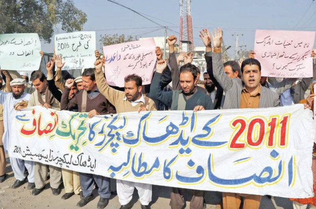 members of ad hoc lecturers association protest at press club photo ppi members of ad hoc lecturers association protest at press club photo ppi