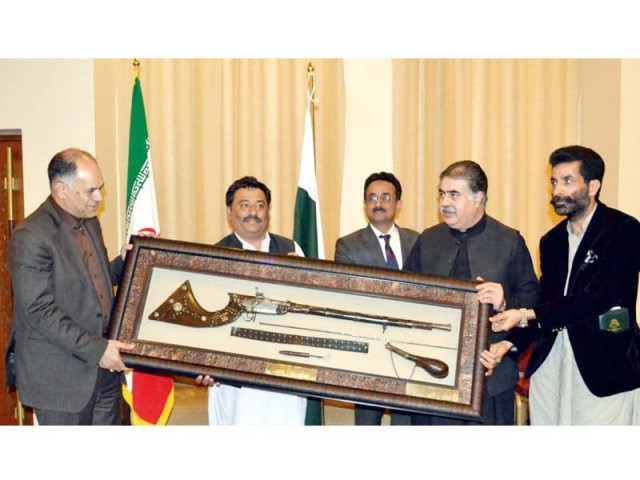 balochistan cm sanaullah zeghri presents an antique gun to the iranian province of sistan baluchestan governor ali osat hashemi photo banaras khan express balochistan cm sanaullah zeghri presents an antique gun to the iranian province of sistan baluchestan governor ali osat hashemi photo banaras khan express