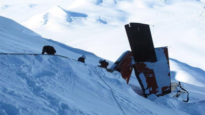 canadian pilot injured after falling into antarctic crevasse canadian pilot injured after falling into antarctic crevasse