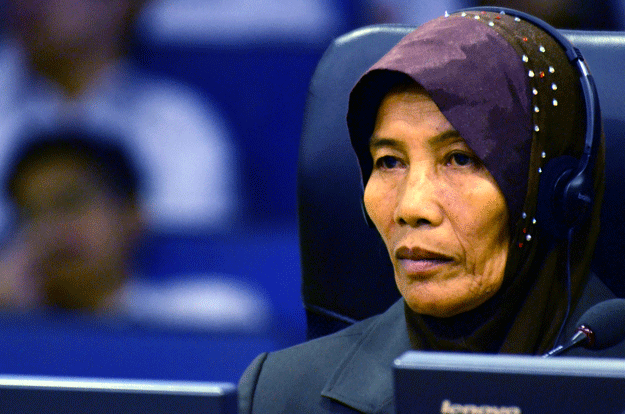 cambodian court told khmer rouge beheaded muslim women