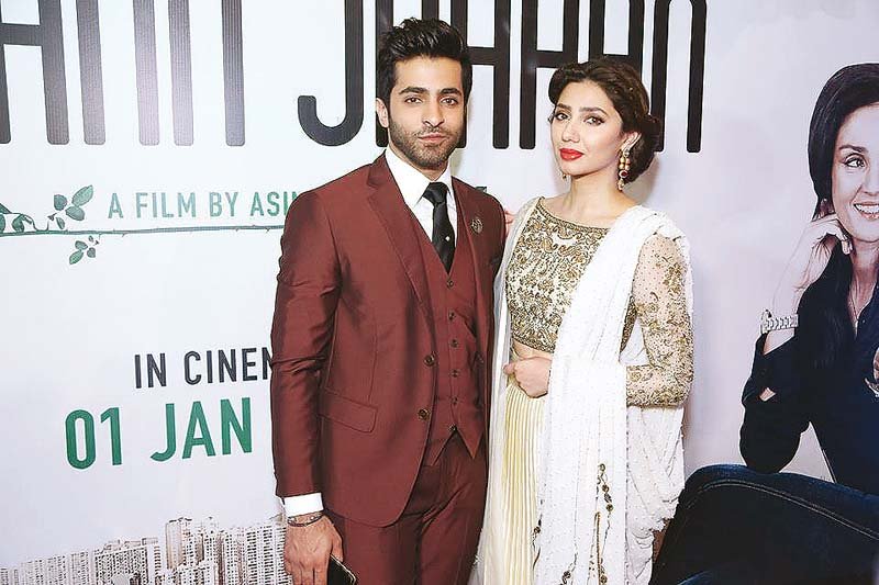 actors sheheryar munawwar and mahira khan strike a pose at the karachi premier of ho mann jahaan photo file