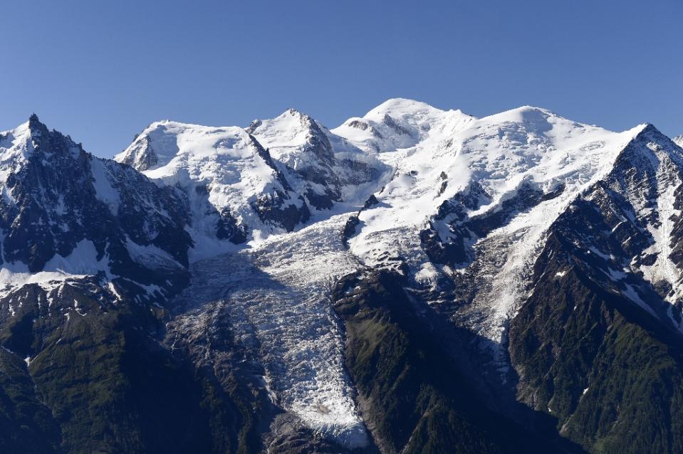 authorities said the avalanche hit the deux alpes resort in the french alps photo afp