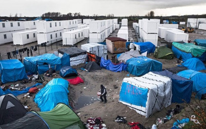 calais migrants in race to dodge bulldozers