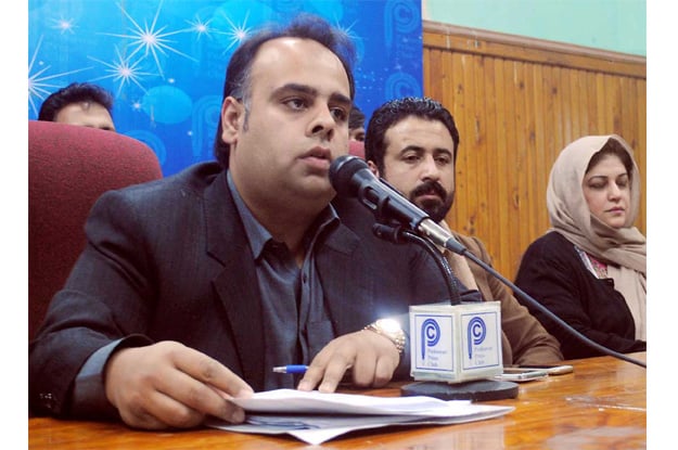 peshawar naib nazim syed qasim ali shah addressing a press conference photo nni