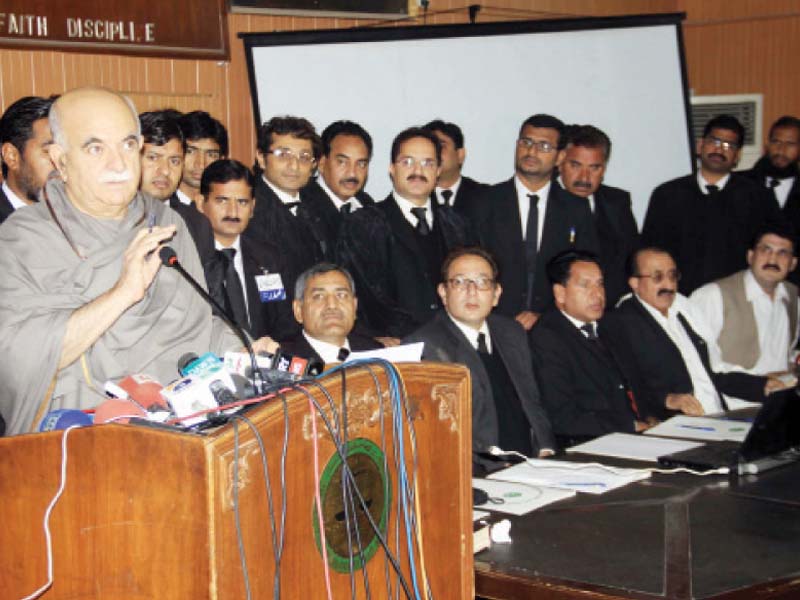 achakzai addressing lawyers at the lahore high court bar association on monday photo ppi