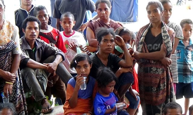 in this photograph taken on january 17 2016 displaced residents due to mount egon 039 s volcanic activity gather at an evacuation centre in sikka located in indonesia 039 s eastern flores island photo afp