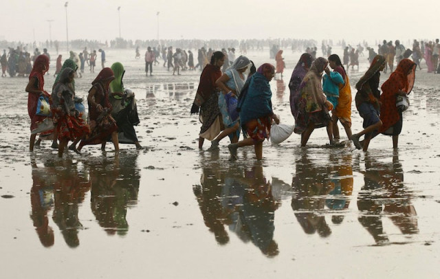 hindu pilgrims walk back after taking a dip at the confluence of the ganges river and the bay of bengal at sagar island south of kolkata india on january 14 2016 photo reuters hindu pilgrims walk back after taking a dip at the confluence of the ganges river and the bay of bengal at sagar island south of kolkata india on january 14 2016 photo reuters