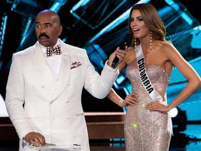miss colombia finally confronts steve harvey learn how to read cards