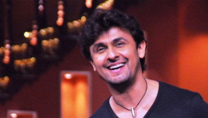 watch sonu nigam sing    30 000 feet in the air