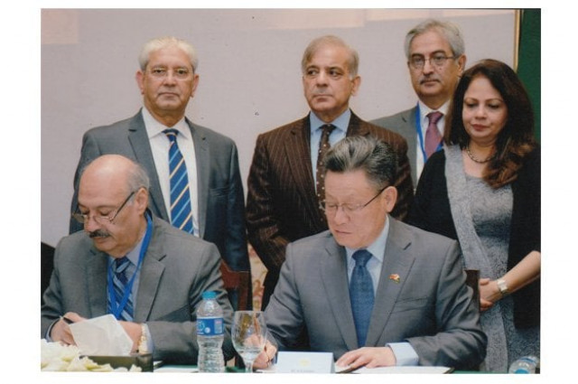 says china and pakistan should explore further opportunities for trade photo express says china and pakistan should explore further opportunities for trade photo express