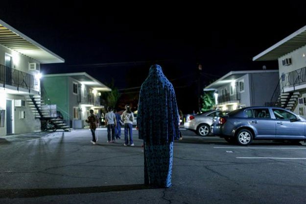 syrian refugee dania poses for a portrait at the sacramento california apartment complex she lives in november 16 2015 photo reuters