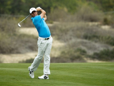 hsbc championship mcilroy two shots behind leader sullivan