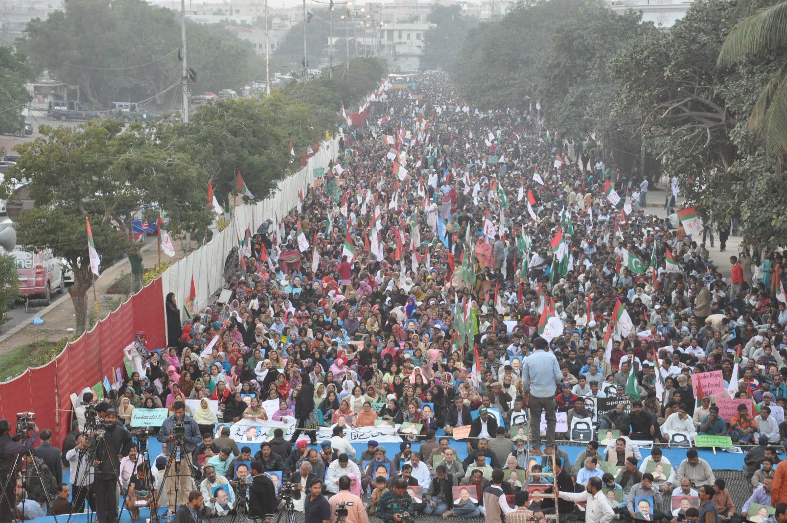 workers and supporters of mqm protest at ma jinnah road in karachi on january 24 2016 photo mohammad saqib express