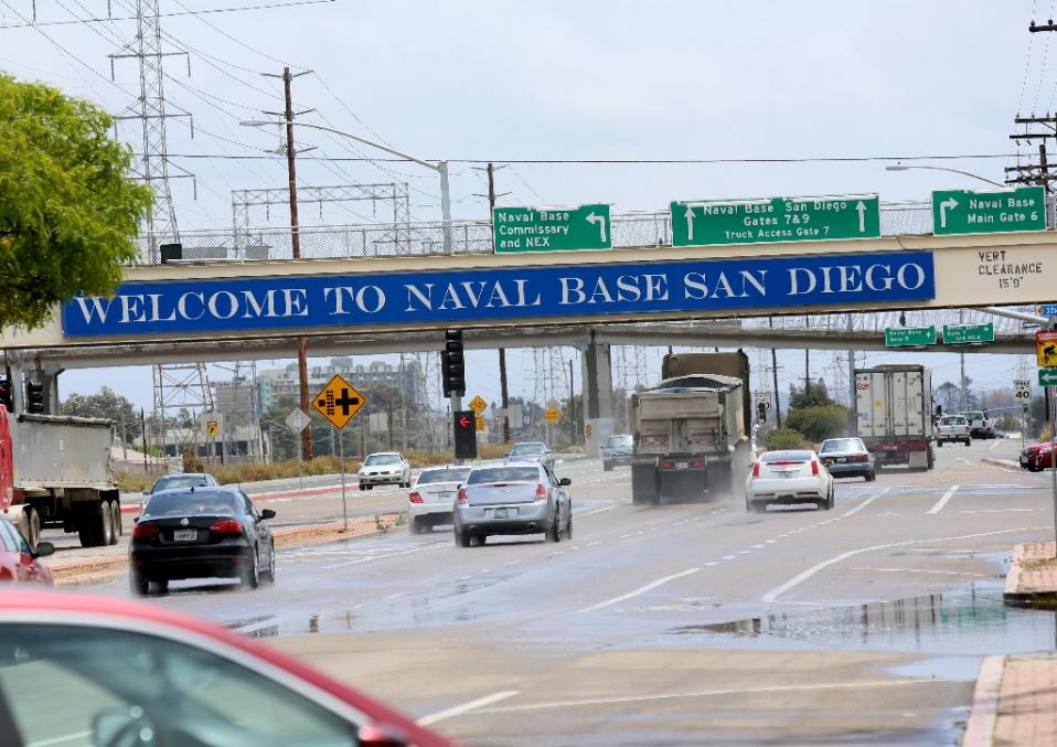 cars enter naval base san diego on may 8 2015 in san diego california photo afp