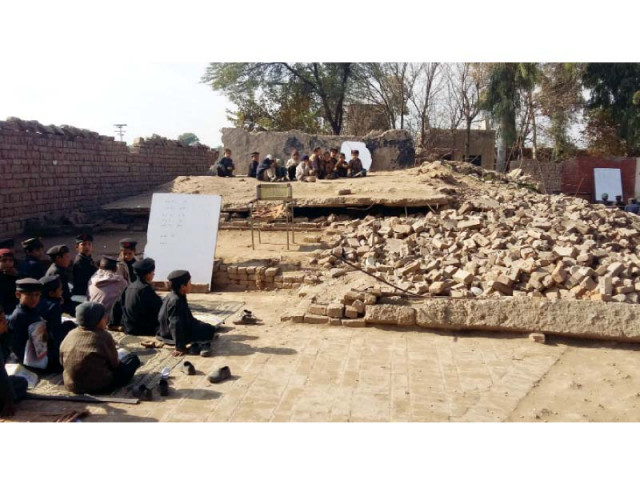 students at a government school in mashokhel peshawar photo asad zia express students at a government school in mashokhel peshawar photo asad zia express