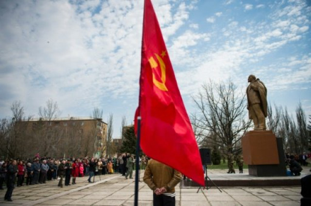 a lenin statue escapes largely unharmed after plotters try to blow up the massive monument in donetsk photo afp a lenin statue escapes largely unharmed after plotters try to blow up the massive monument in donetsk photo afp
