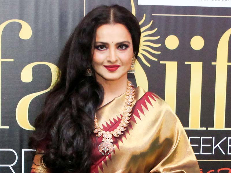 rekha has worked with yash chopra in hits like faasle and silsila photo pubblicity