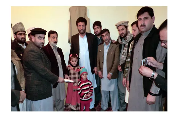 chairman landikotal press club sudhir ahmad afridi handed over an amount of rs 173500 to the children of shaheed journalist mehboob shah afridi photo inp chairman landikotal press club sudhir ahmad afridi handed over an amount of rs 173500 to the children of shaheed journalist mehboob shah afridi photo inp