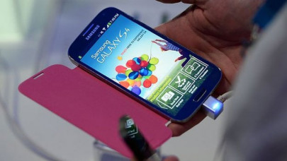 samsung electronics posts 40 fall in q4 net profit