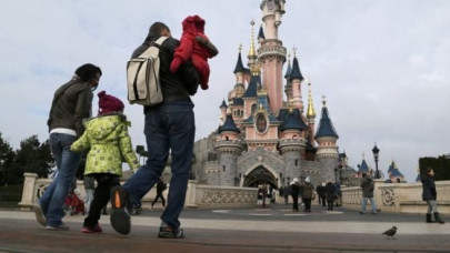 man arrested in disneyland paris hotel with two handguns