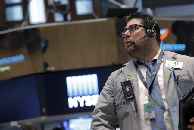 a trader works on the floor of the new york stock exchange january 27 2016 photo reuters a trader works on the floor of the new york stock exchange january 27 2016 photo reuters