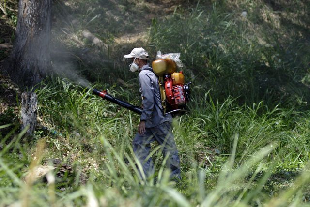 a health ministry employee fumigates against aedes aegypti mosquito at a home in caracas on january 28 2016 venezuela has recorded 4 700 suspected cases of people infected by the zika virus which is thought to cause brain damage in babies the health ministry said on thursday photo afp