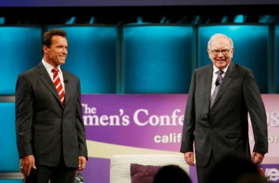 warren buffett schwarzenegger reunite on celebrity apprentice