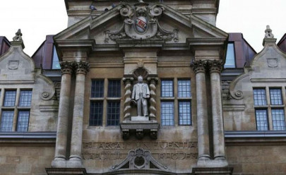 oxford keeps statue of colonialist rhodes angering some students