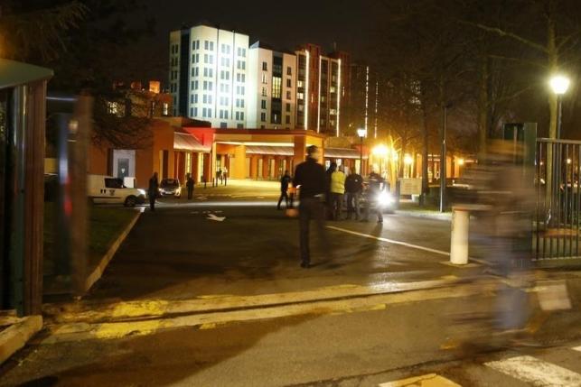 french police officers secure the area outside the new york hotel located next to the main entrance of the disneyland paris resort run by eurodisney s c a in marne la vallee near paris france january 28 2016 photo reuters
