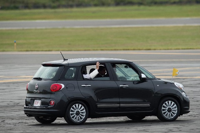 pope francis waves from the back seat of a fiat 500l upon his arrival in philadelphia on the final leg of his six day visit to the us in september 2015 photo afp