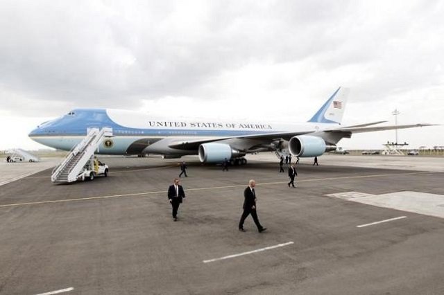 us secret service agents walk around air force one as it waits to take off to take us president barack obama from kenya 039 s jomo kenyatta international airport in nairobi to ethiopia july 26 2015 photo reuters