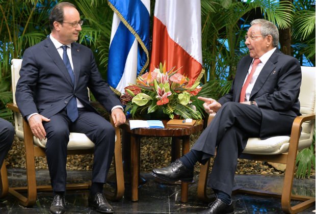 french president president francois hollande l and cuban president raul castro r photo afp