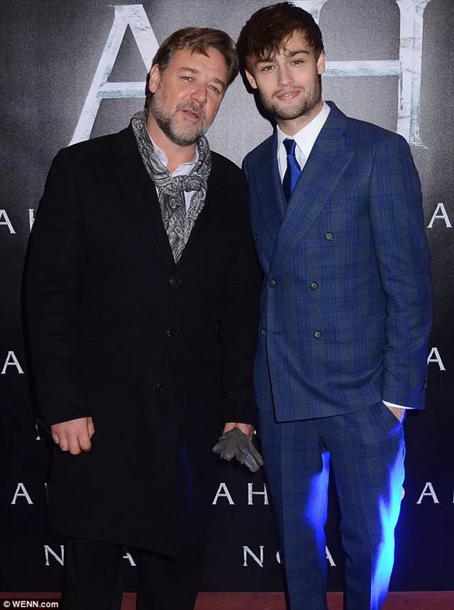 the 23 year old actor ran into trouble with his noah co star photo dailymail the 23 year old actor ran into trouble with his noah co star photo dailymail