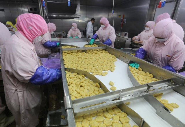 workers prepare food products at the shanghai husi food co a factory of us food provider osi group in shanghai on july 20 2014 photo afp