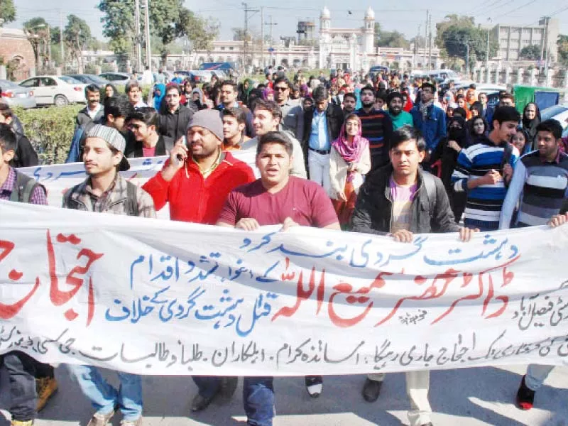students of the gcuf demanding prompt action against randhawa photo inp students of the gcuf demanding prompt action against randhawa photo inp
